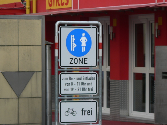 Neue Beschilderung der Karlsruher Brunnenstraße